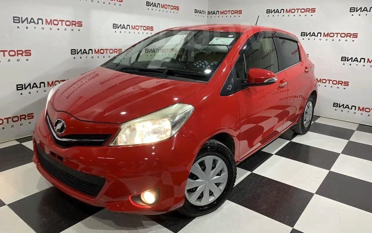 Toyota Vitz 1.0 CVT (69 л.с.) 2012